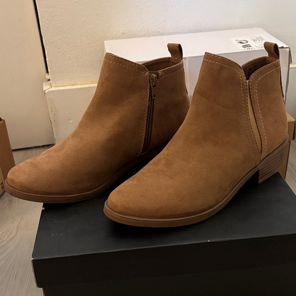 Light brown booties